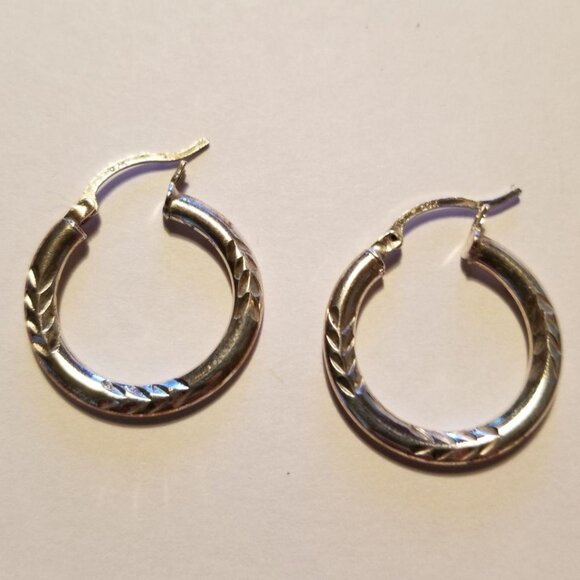 Sterling Silver Diamond Cut Hoop Earrings Leverback Tube Accented SC406 - Picture 2 of 4